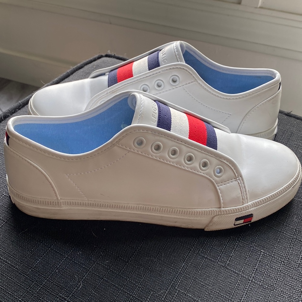 Tommy Hilfiger 6 1/2 slip-on sneaker